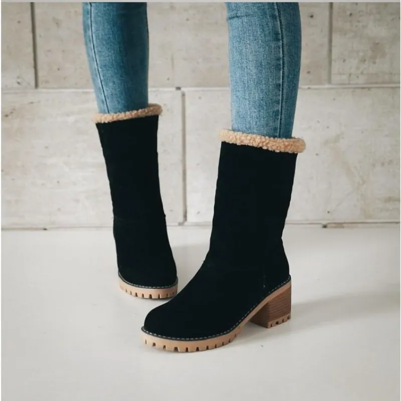 Warm lined women's boots for winter